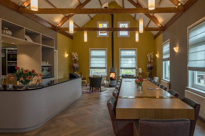 na oplevering restauratie; nevenruimte volledig gerenoveerd