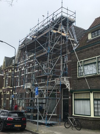 in uitvoering; restauratie voorgevel