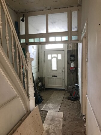 in uitvoering; restauratie halvloer en vestibule