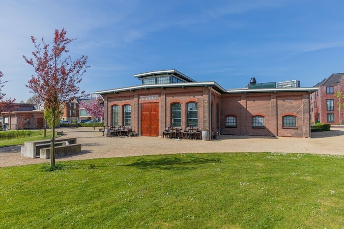 achterzijde; het pand bestaat uit 2 gedeelten