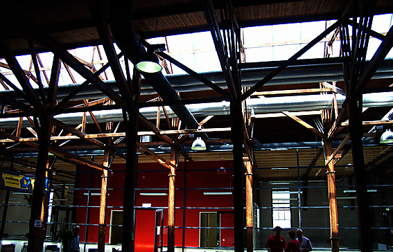 kantoorgedeelte in oude loods