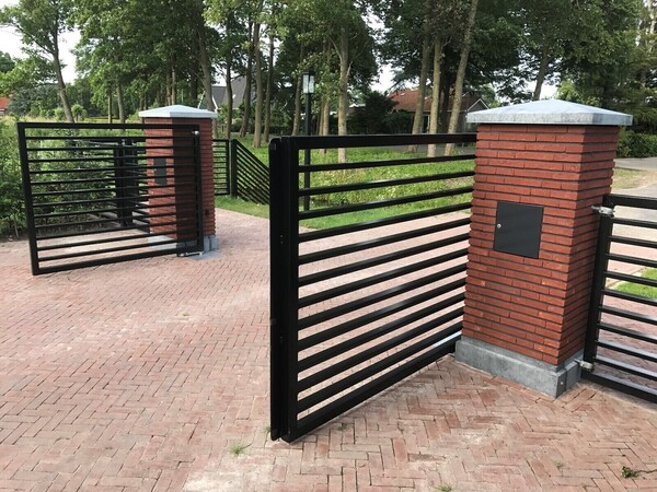 Landhuis Benningbroek poort oprijlaan