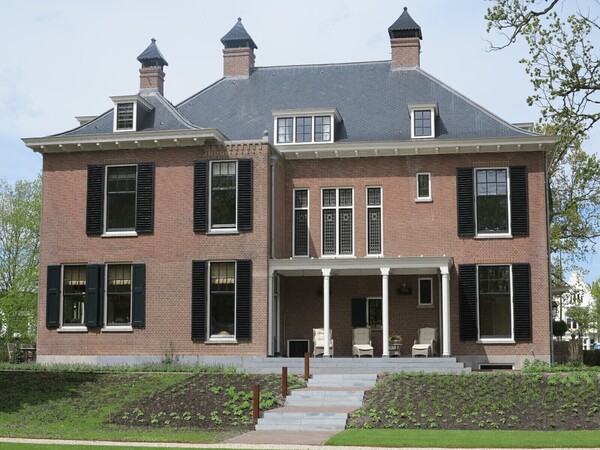 achtergevel hoofdhuis na restauratie