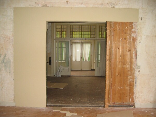 kijkend voorkamer midden richting serre