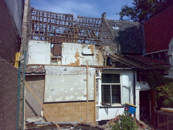 ontmanteling achterzijde tijdens uitvoering restauratie