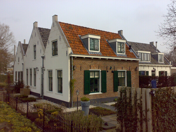 2 oorspronkelijke huisjes zijn verheeld tot 1 woning