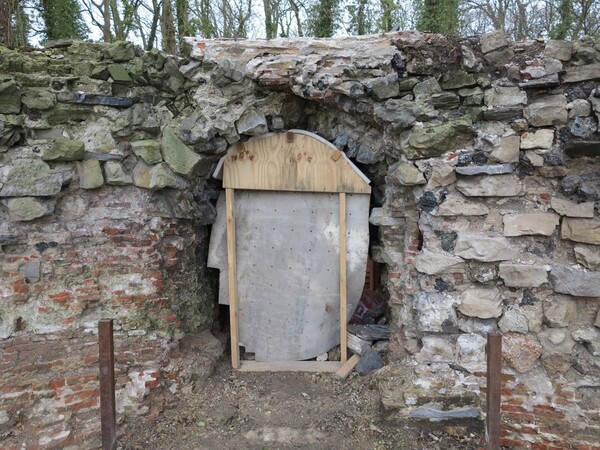 oude toestand grotto zijde uitgang
