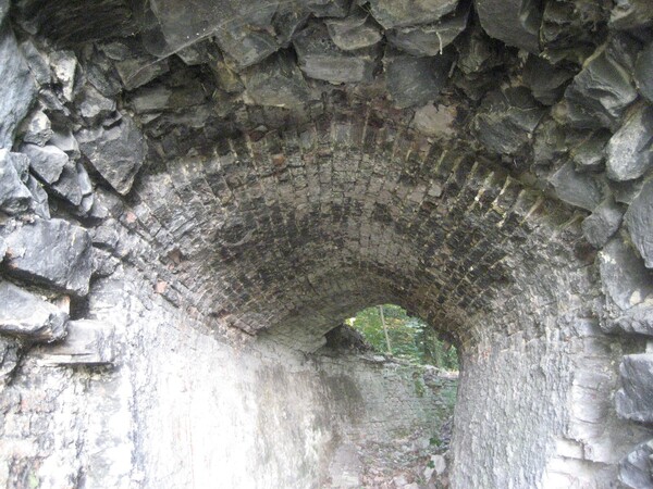 oude toestand grotto kijkend richting ingang