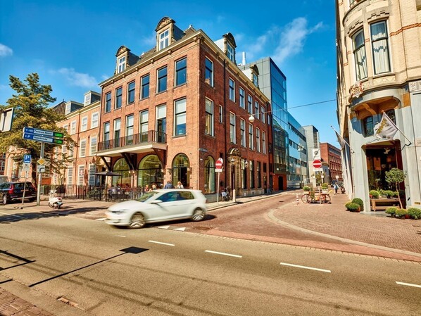 Kneuterdijk / Hoge Nieuwstraat