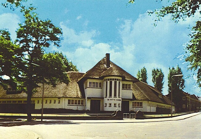 De Witte School ansichtkaart