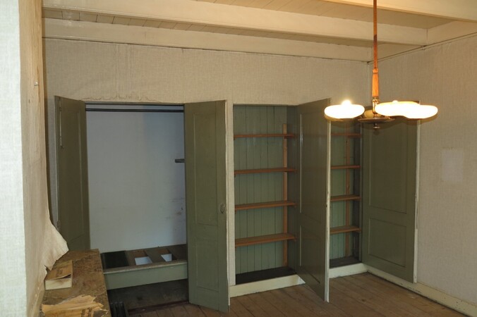 bestaande toestand; oude bedstedewand