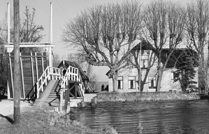 BOERDERIJ TE ZOETERWOUDE