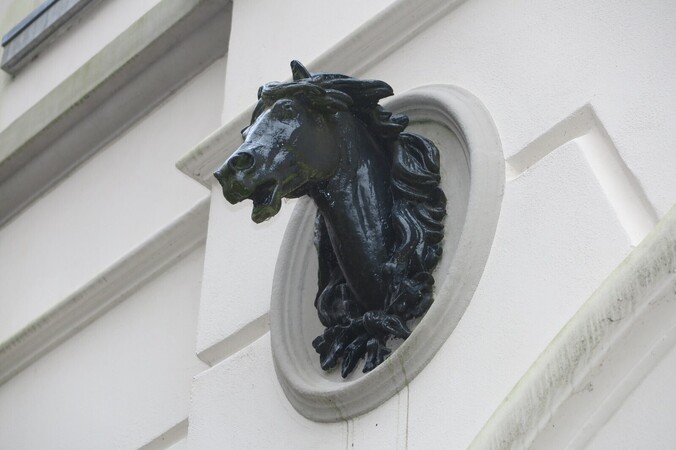 transformatie koetshuis naar woning / atelier